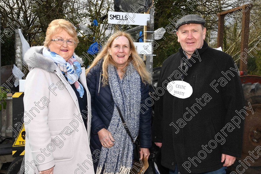 DSC 2119 
 Margaret Lohan and Noreen and John Muldoon, Clonkeen.